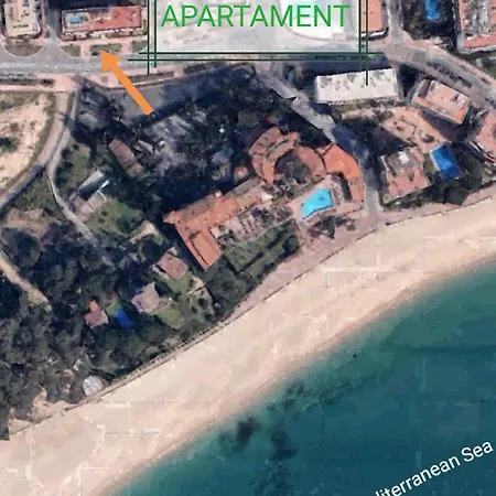 Seahomes Vacations, Beach&pool, In Fenals Apartament *