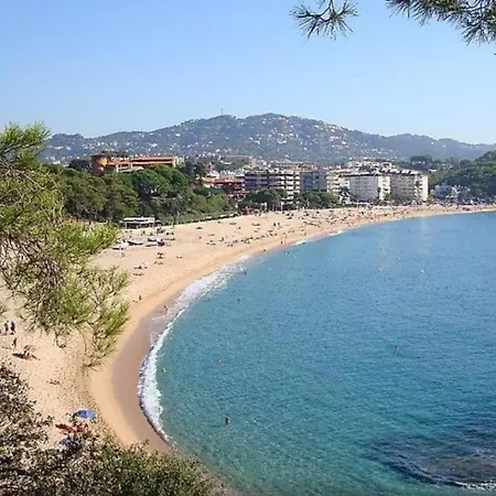Seahomes Vacations, Beach&pool, In Fenals Apartament *