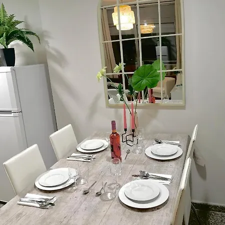 Seahomes Vacations, Beach&pool, In Fenals Apartament *